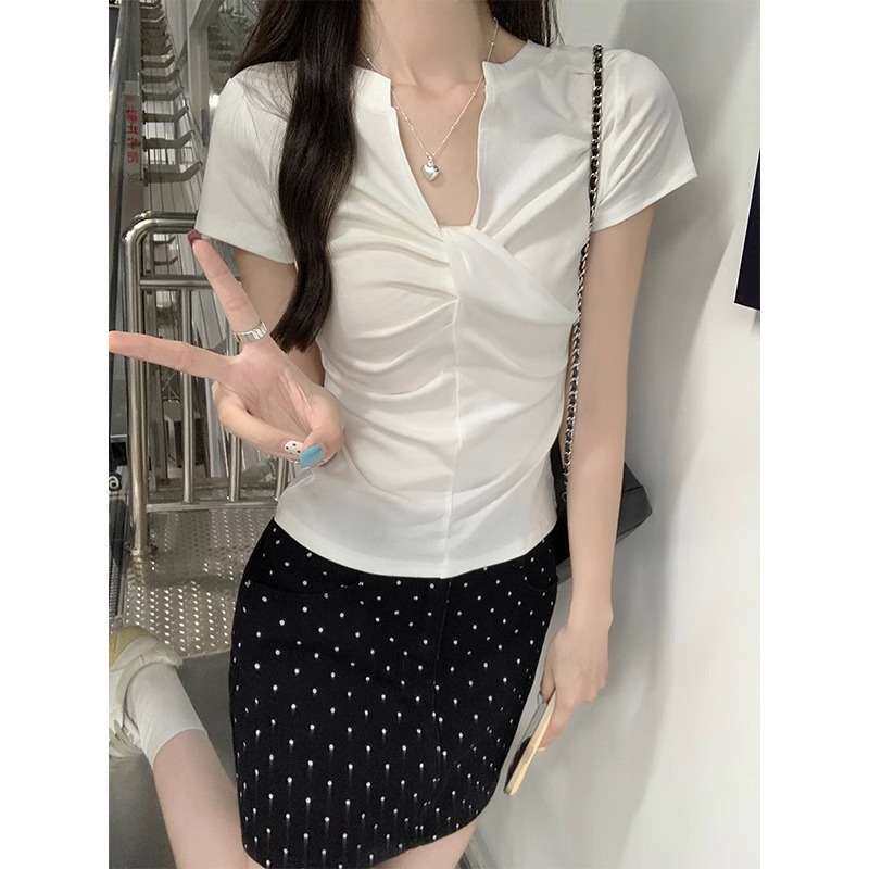 扭结一字肩前后两穿性感短袖女v领露锁骨辣妹修身T恤短款正肩上衣