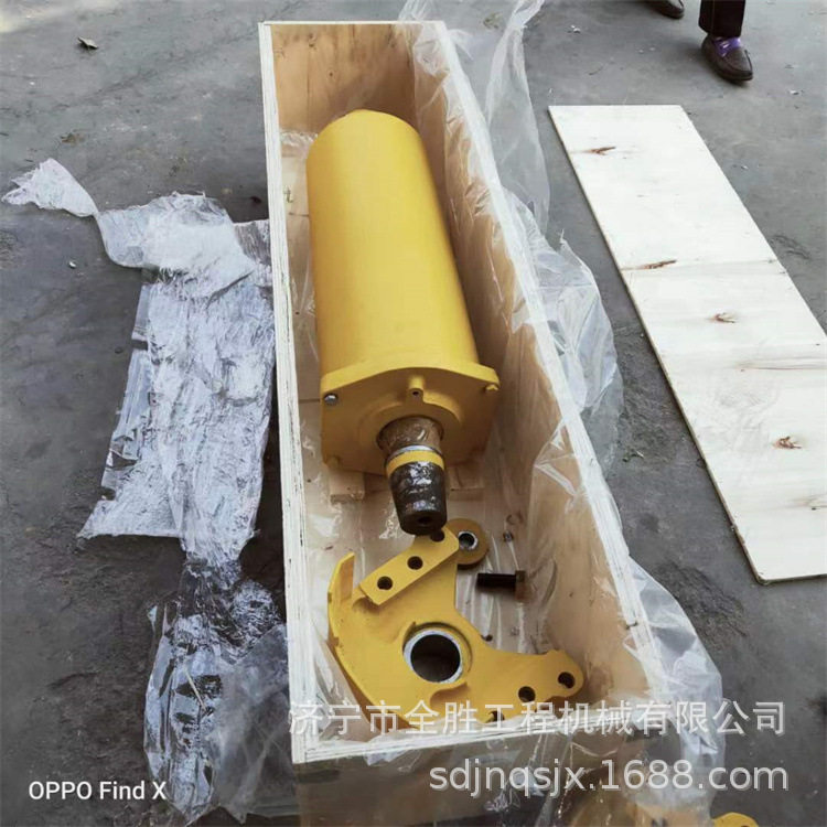 供应D65E-8推土机万向节14X-11-11200涨紧油缸弹簧油缸座