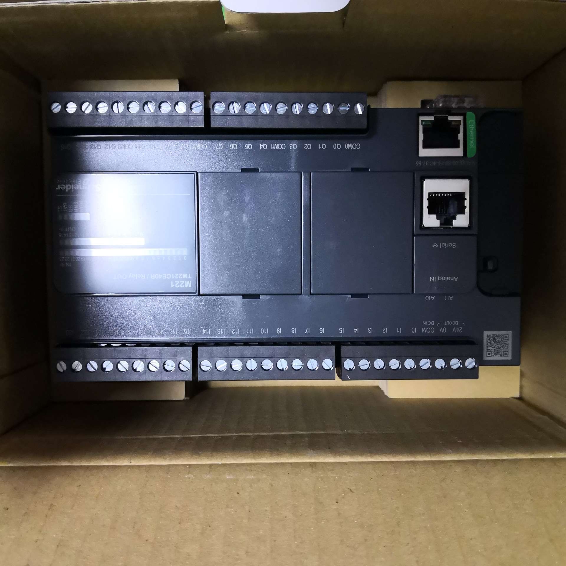 TM221CE40U PLC可编程控制器集成 以太网口40点IO漏型输出4 路PTO