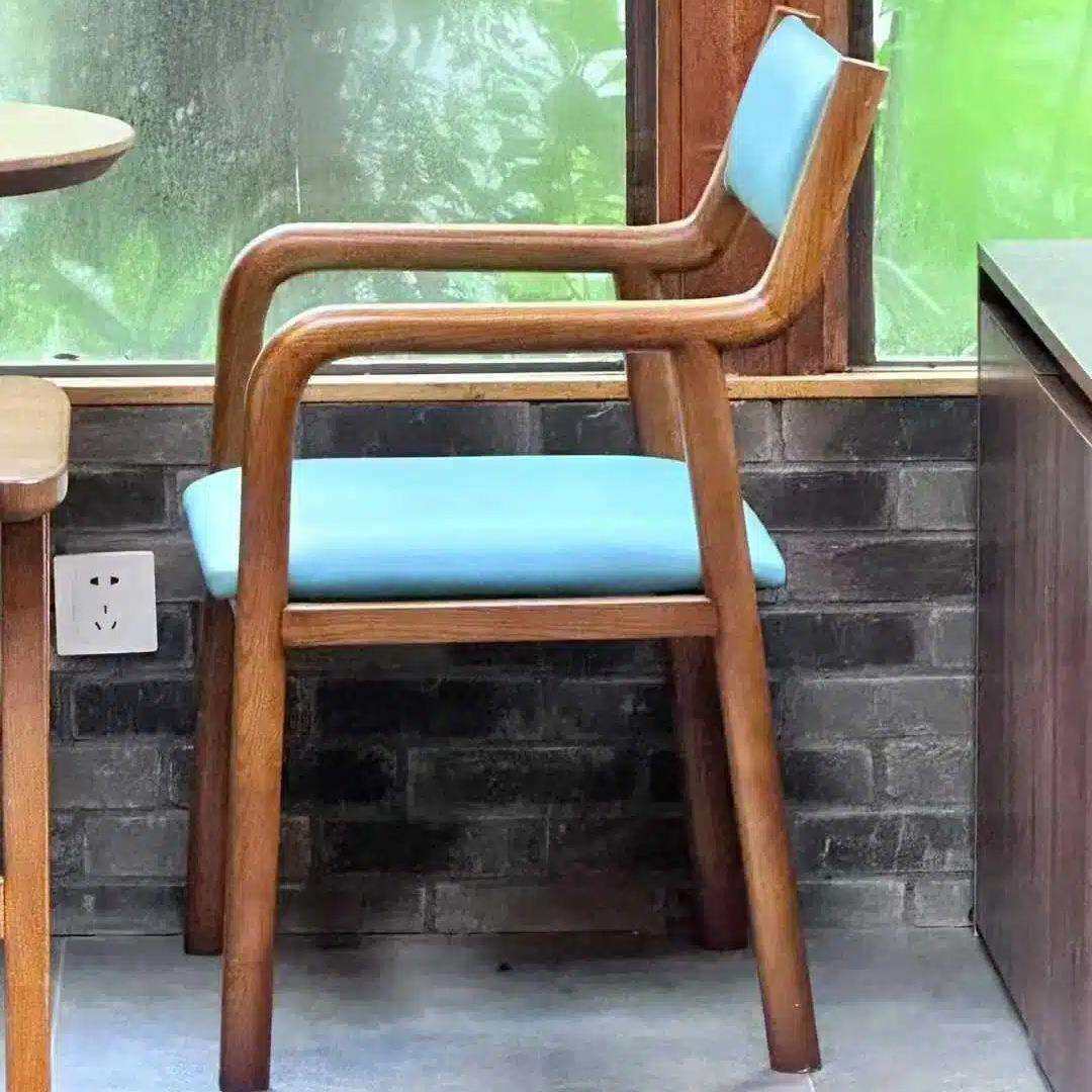 实木餐饮酒店椅子橡胶木白蜡木养老院扶手软包家具康养机构椅子