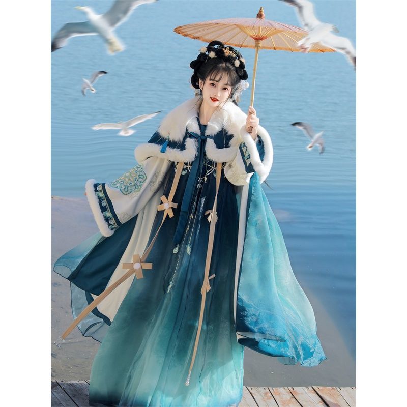 原创汉服女齐胸唐制国风仙气汉元素日常秋冬款披肩斗篷