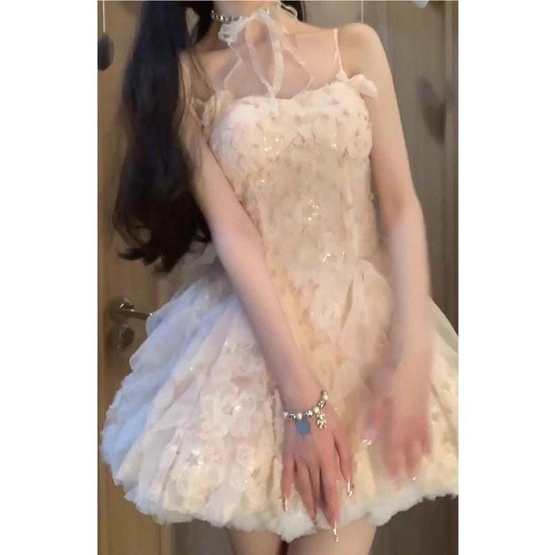 吊带连衣裙女初恋少女感纯欲风一字肩精致碎花裙显瘦公主蓬蓬裙子