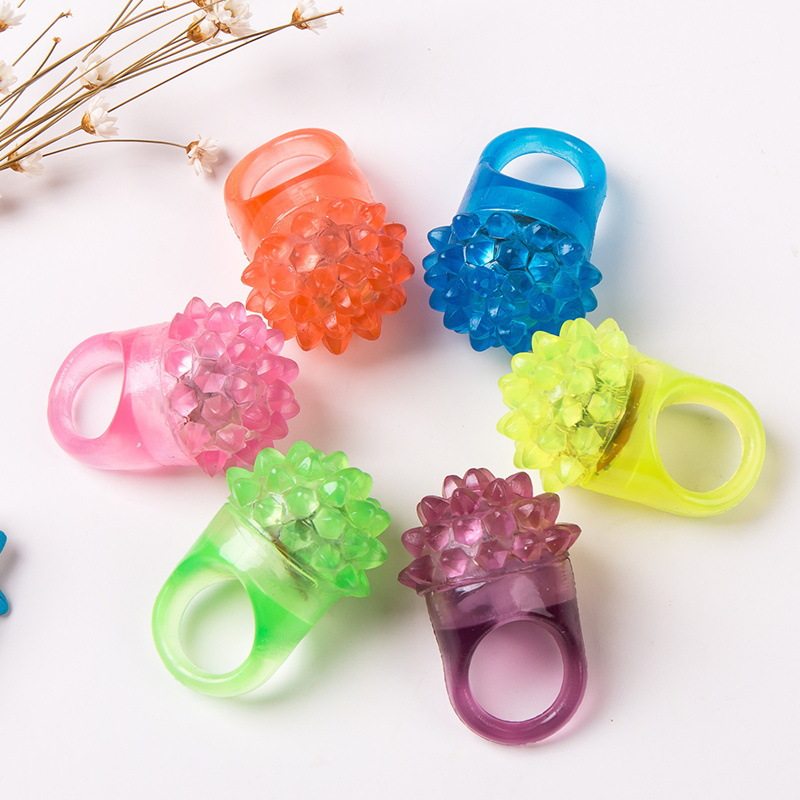 草莓戒指儿童发光戒指软胶LED戒指发光戒指灯花戒指舞会派对用品