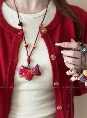 手工布艺小马吊坠本命年毛衣链