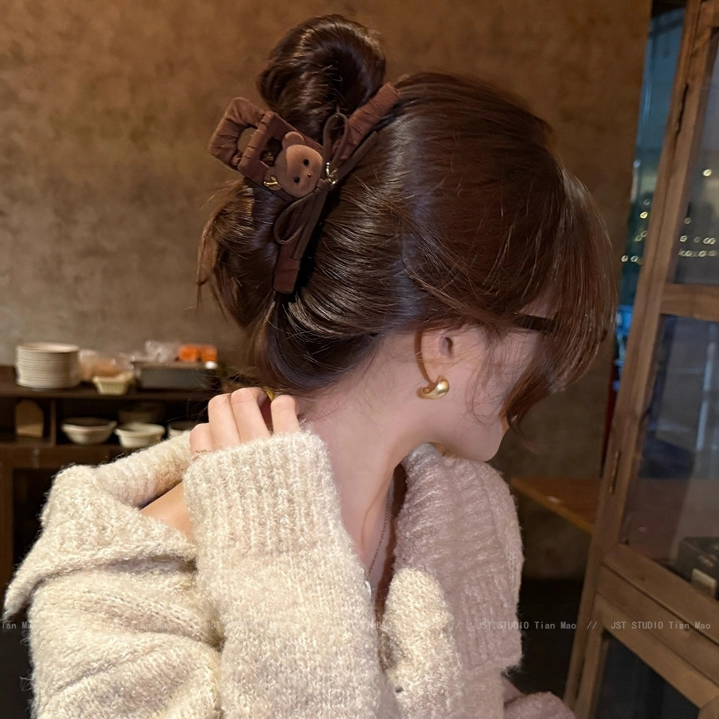 可爱小熊深咖丝绒大肠发圈抓夹女2025新款后脑勺发夹高级感鲨鱼夹,饰品/流行首饰/时尚饰品新,发饰,淘宝优惠券,粉丝福利购,淘宝优惠卷