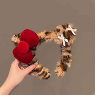 秋冬甜美豹纹毛绒发箍女2026新款可爱猫咪蝴蝶结洗脸头箍防滑发卡