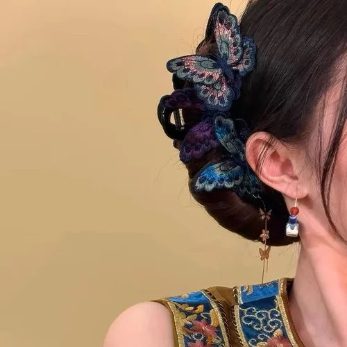 新中式复古刺绣蝴蝶发夹