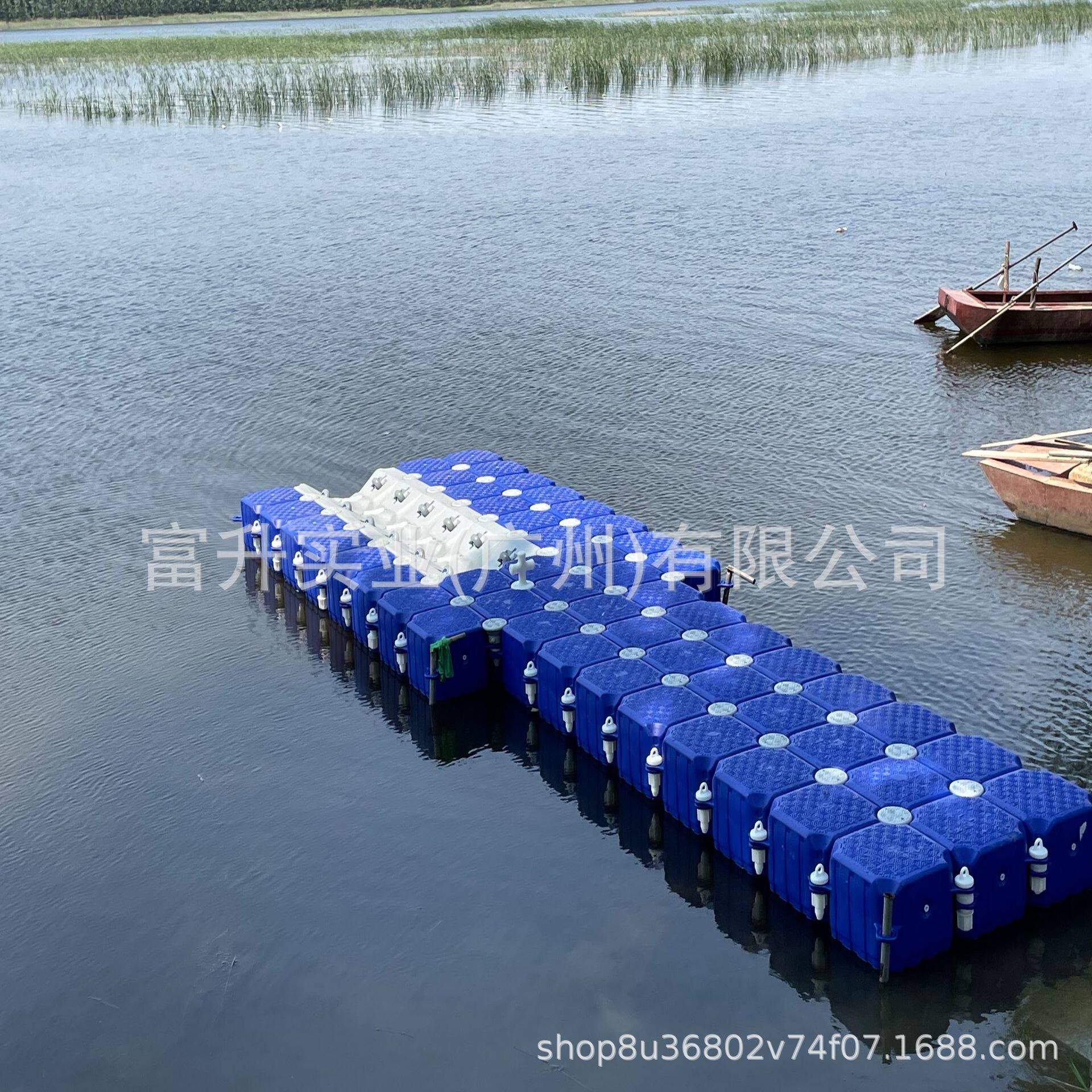 水上娱乐休闲浮筒平台 水上漂浮游泳池 沙滩冲浪浮桥浮台泊位码头