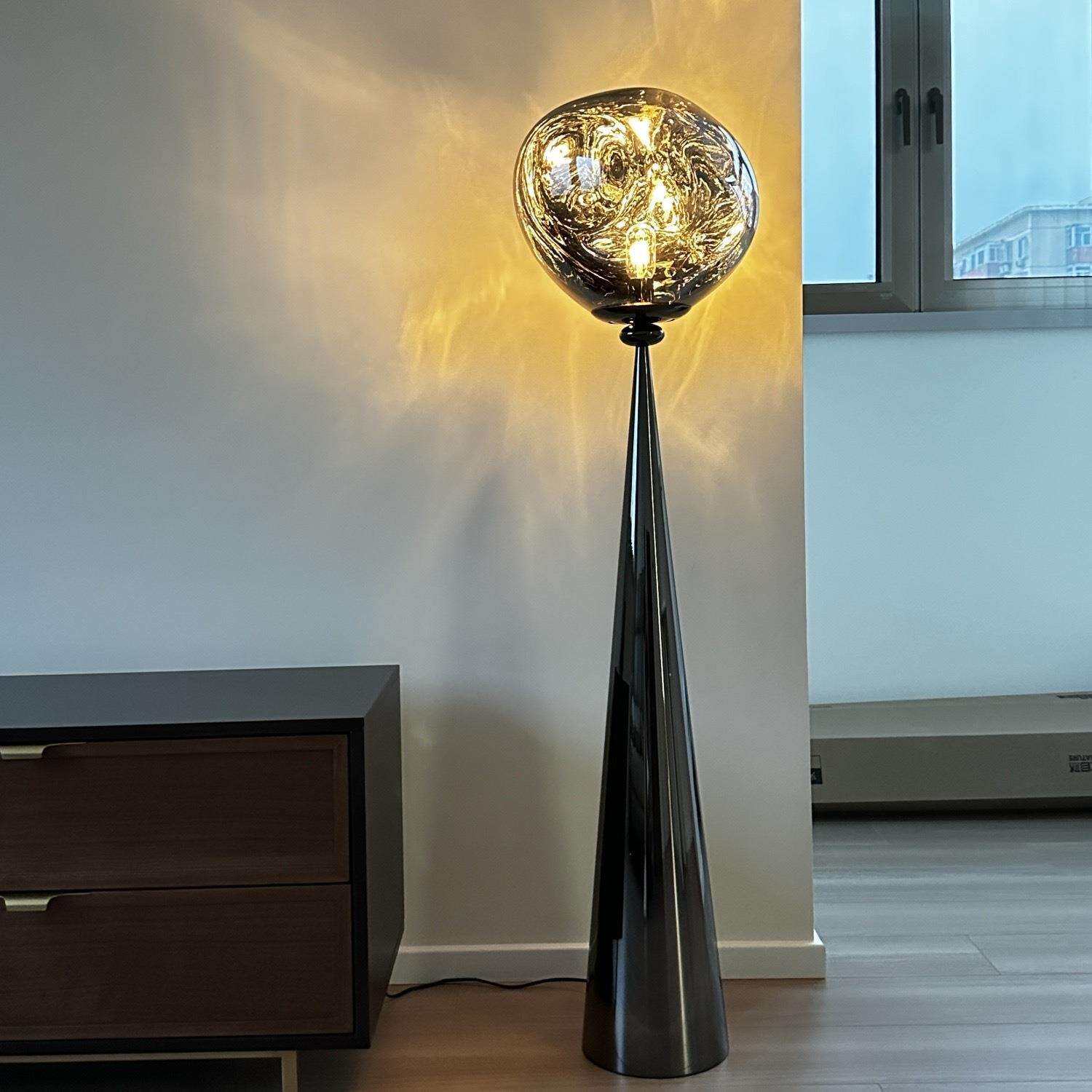 意式熔岩落地灯后现代高级感轻奢客厅沙发卧室书房装饰创意立台灯