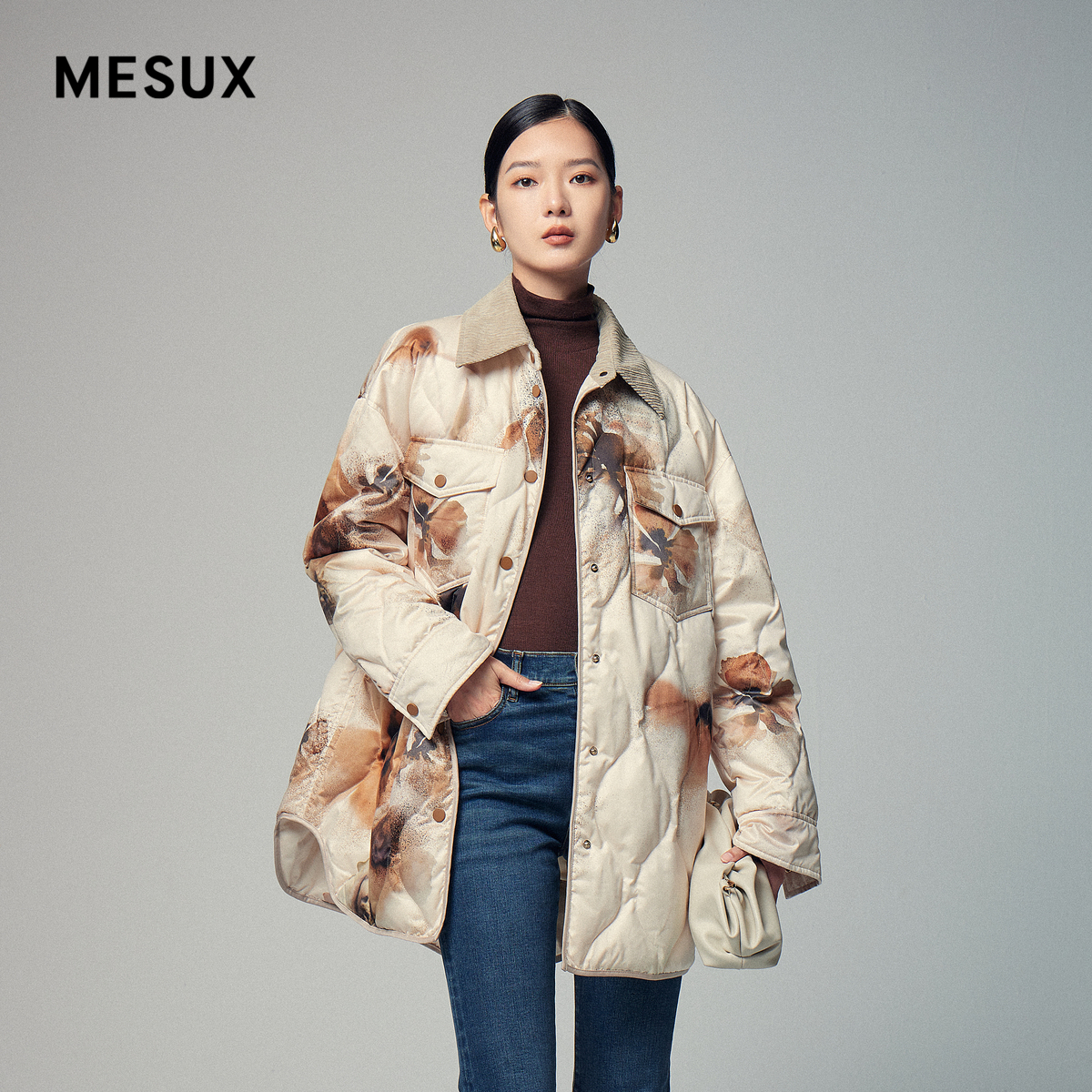 米岫冬季新品时尚设计白鹅绒衬衫式印花羽绒服女MLWUL