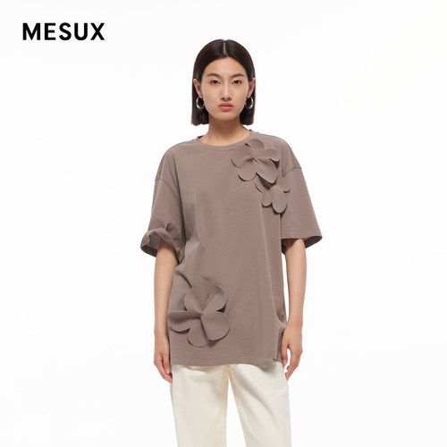 MESUX米岫新品女装宽松圆领立体花饰短袖T恤MMMUB327
