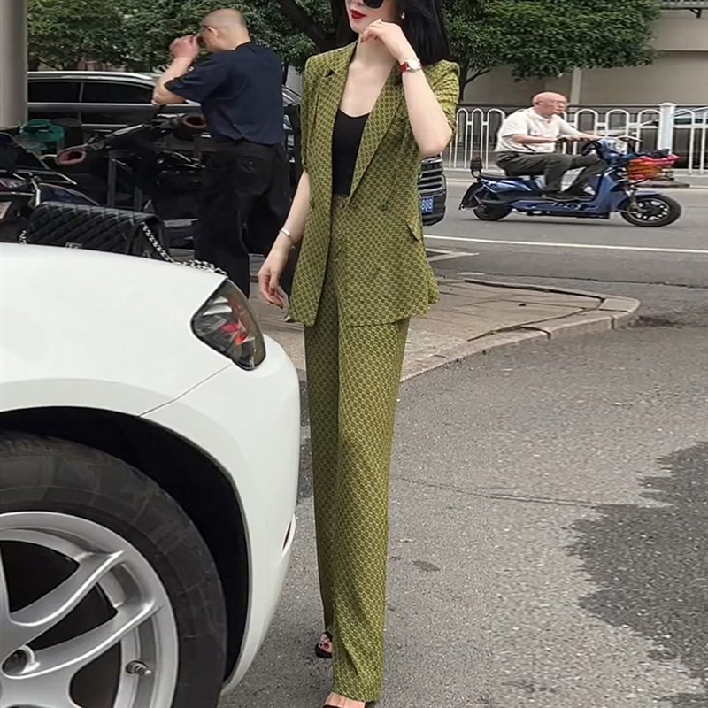 夏季真丝轻奢高级感时尚套装女短袖小西装2023新款垂感阔腿裤两件
