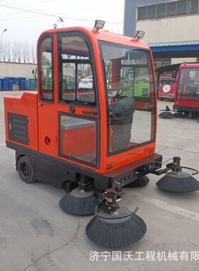 封闭扫地机 工厂 公园学校电三轮扫地车图片 喷水吸尘清扫机