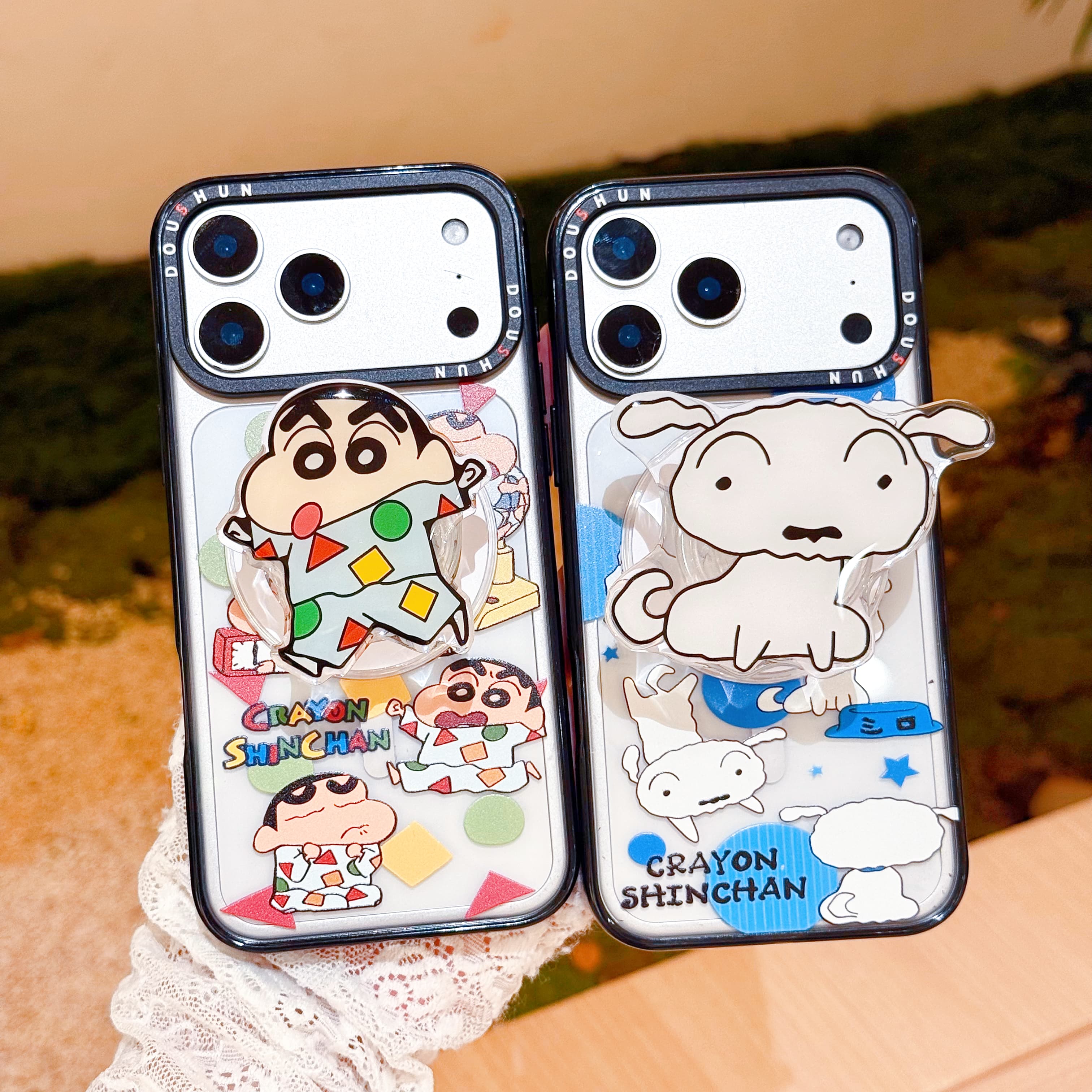 吉能虎新款睡衣小新适用于苹果17promax带手绳支架磁吸手机外壳iPhone16pro全包边防摔15/14/13保护套