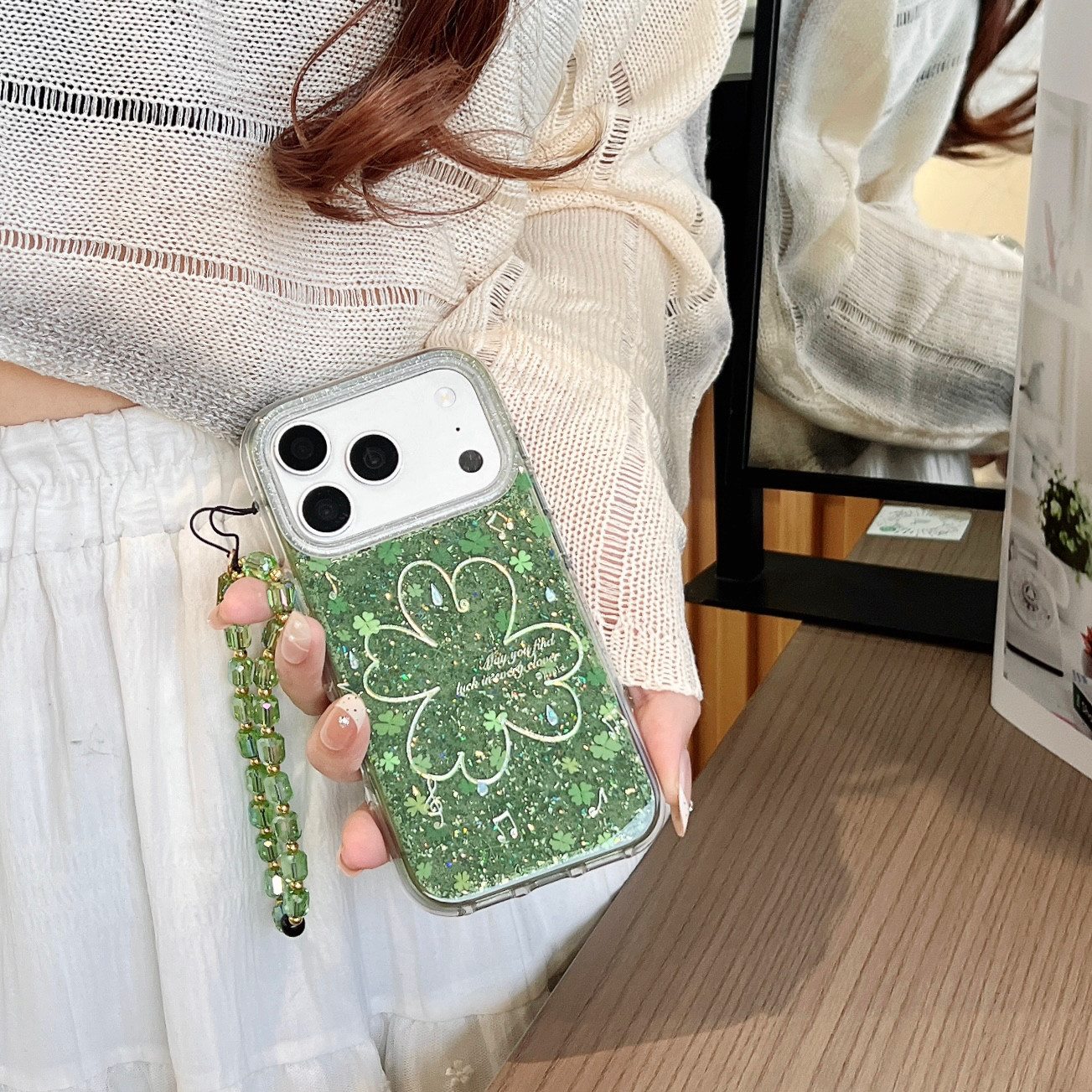 吉能虎新款绿色四叶草适用于苹果17promax带手链手机壳iPhone16pro全包边防摔15/14/13保护套