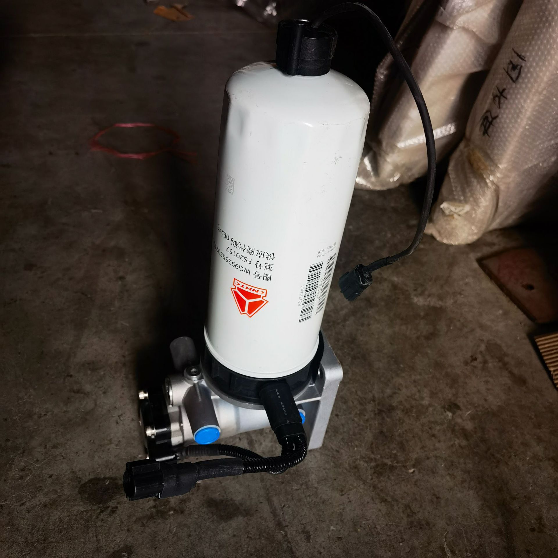 重汽汕德卡电加热燃油粗滤器
