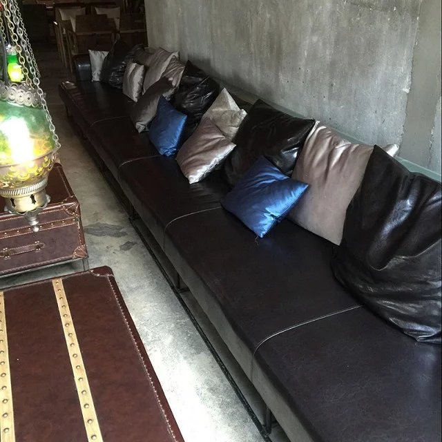 漫咖啡工业风铁艺黑皮卡座沙发