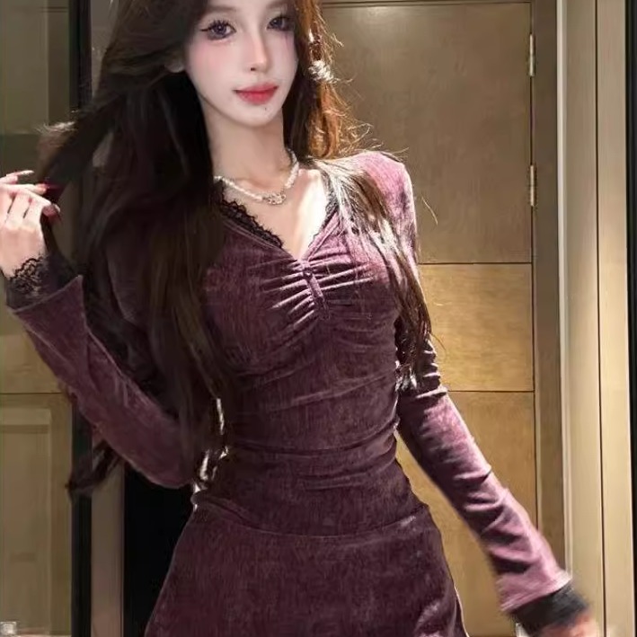 酷莱娅新款蕾丝拼接打底上衣