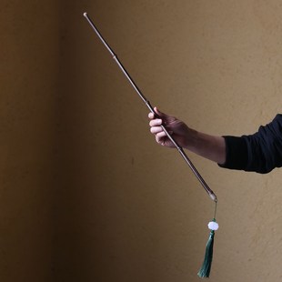 戒尺打人疼家用竹制实心教师女专用尺子神器弟子规劝学加厚教鞭教