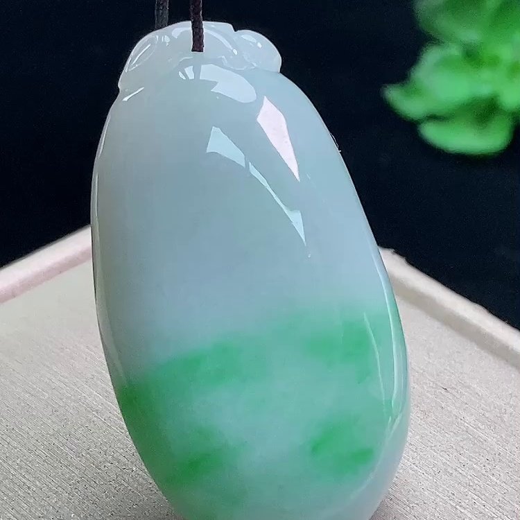 缅甸翡翠福瓜玉吊坠天然玉石A货
