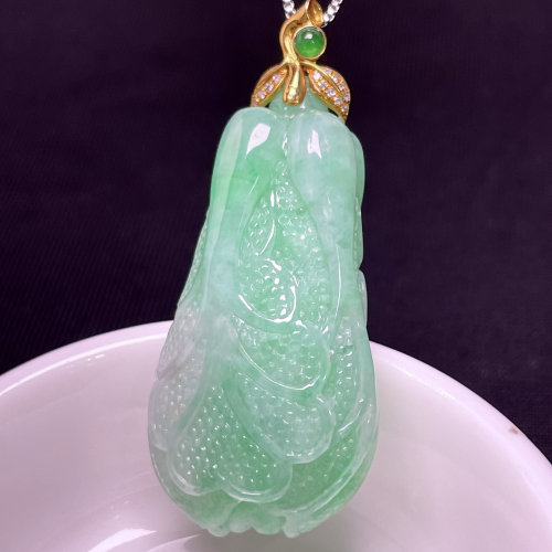 缅甸翡翠白菜镶金玉吊坠天然玉石