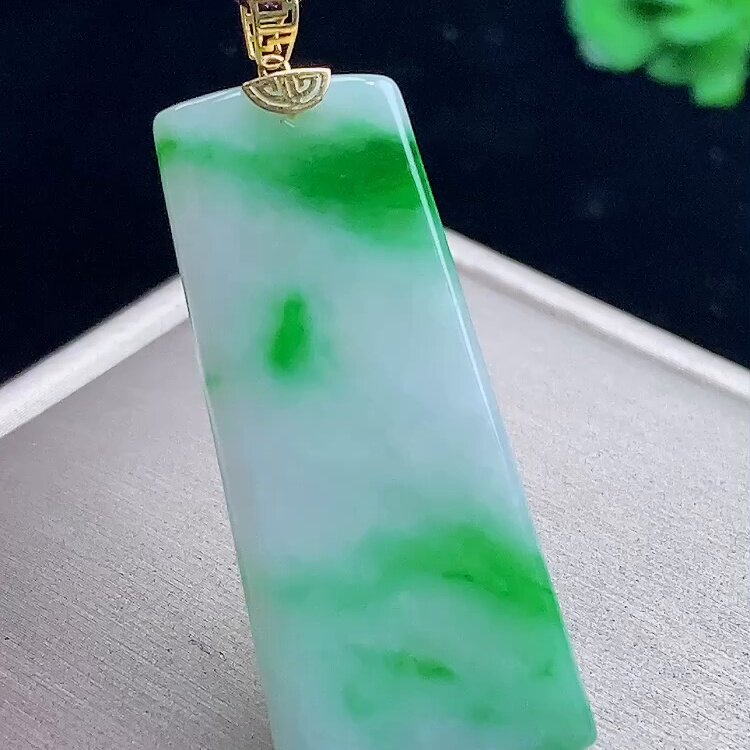 缅甸翡翠无事牌镶金玉吊坠天然玉
