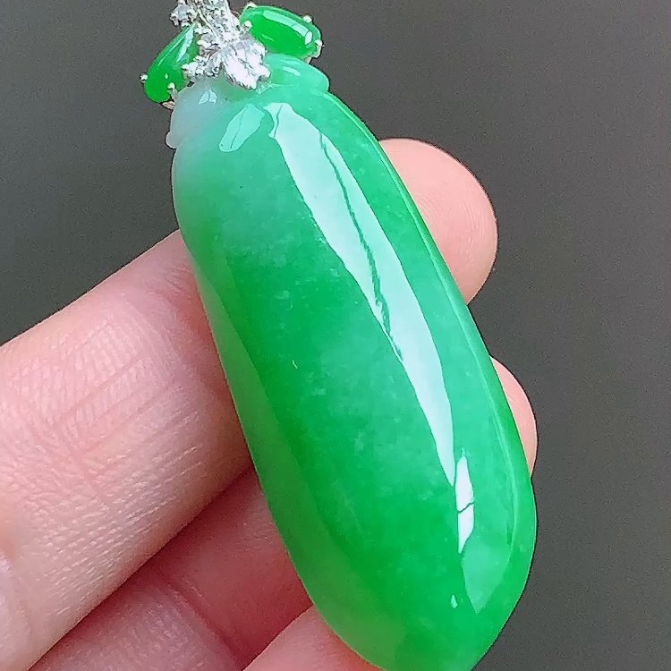 缅甸翡翠福瓜镶金玉吊坠天然玉石A货18K金镶嵌冰种阳绿满绿0102