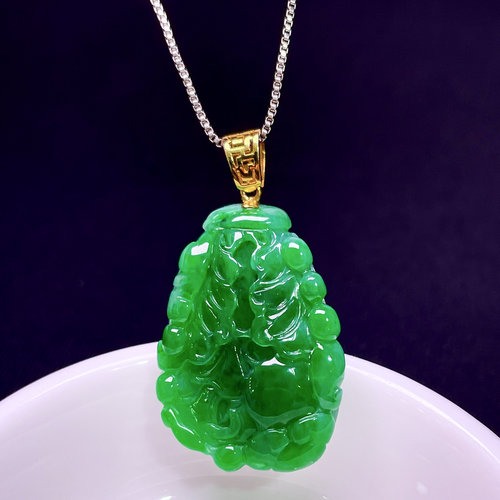 缅甸翡翠白菜镶金玉吊坠天然玉石
