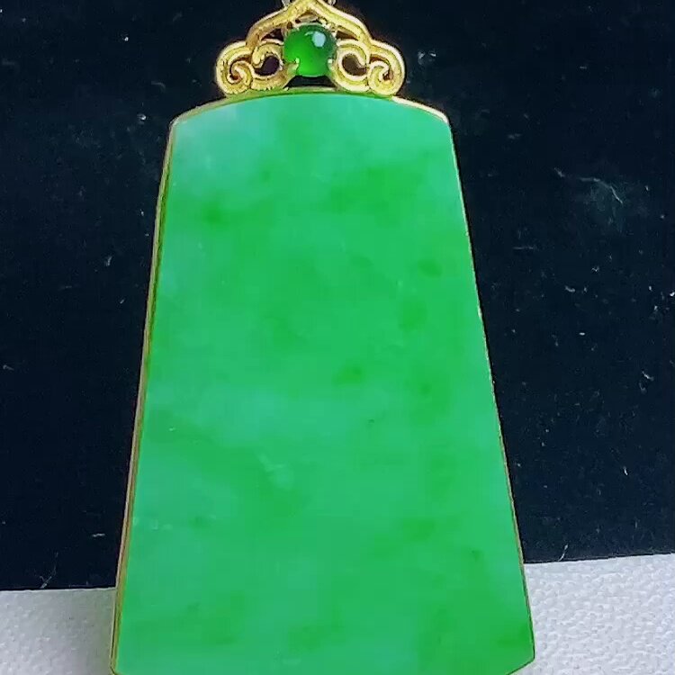 缅甸翡翠无事牌镶金玉吊坠天然玉