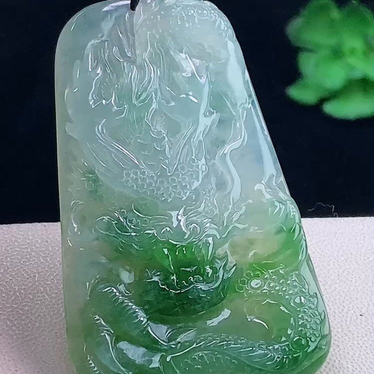 缅甸翡翠龙牌玉吊坠天然玉石A货冰种飘绿证书礼物老坑正品0108