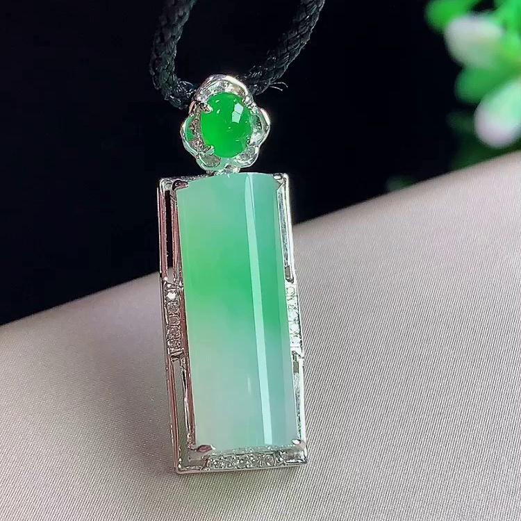 缅甸翡翠无事牌镶金玉吊坠天然玉