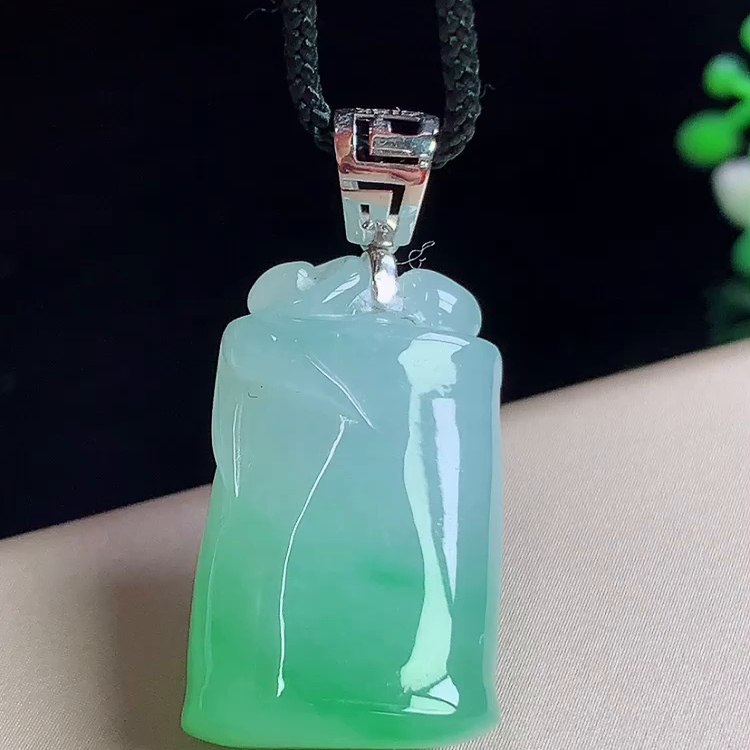 缅甸翡翠镶金玉吊坠天然玉石A货