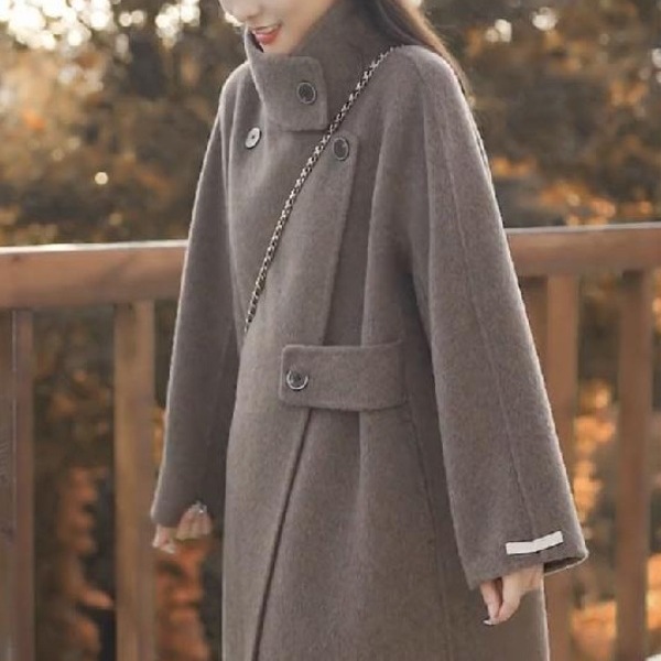 今年流行毛呢外套女2025秋冬装新款韩系高级感赫本风立领长款大衣