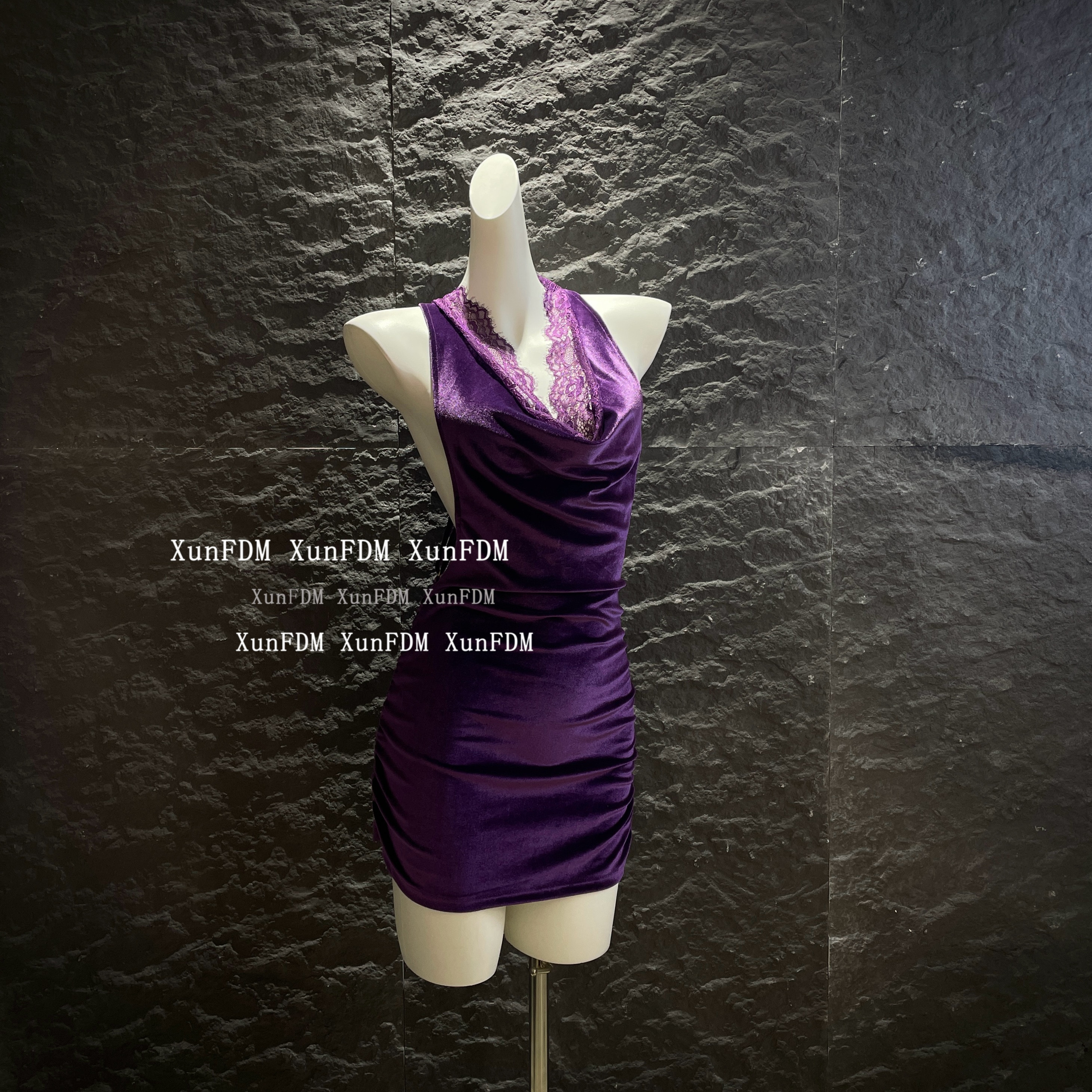 性感妩媚美背御姐深V包臀蕾丝裙