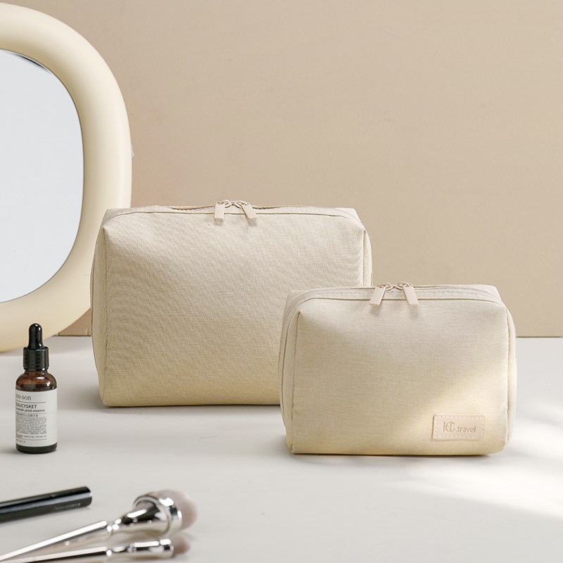 化妆包便携式小号随身手拿化妆品收纳包女新Q款可再生防水洗漱包