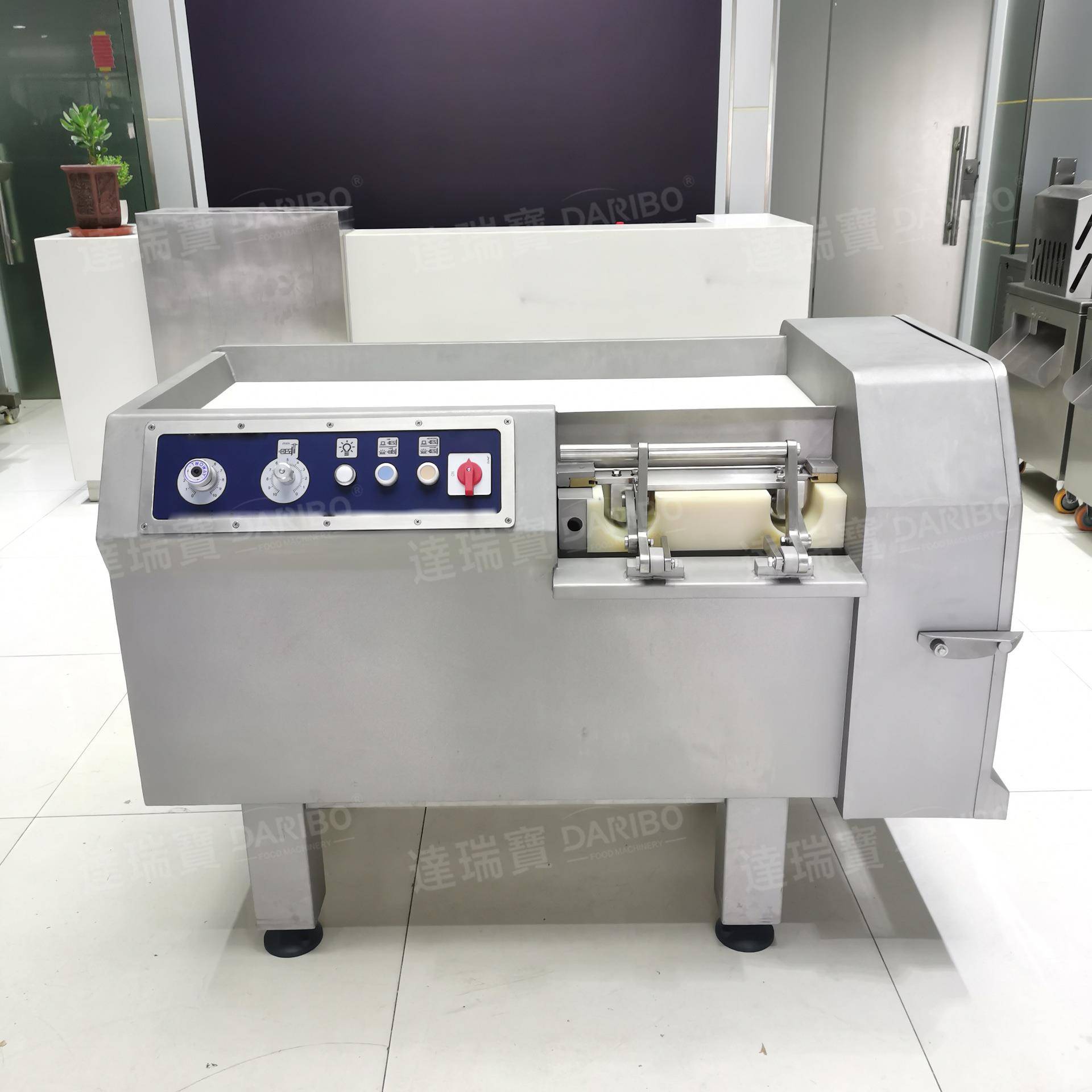 W 牛肉粒加工切粒机设备 牛腩切肉丁机羊肉粒切丁 腊肉腊肠切丁机