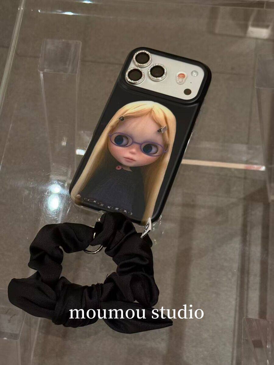 U2 可爱黑底芭比娃娃适用于iPhone17promax新款小众手机壳苹果16小清新简约派15防摔保护套