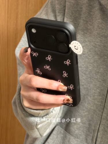 U2 黑底满屏粉蝴蝶结适用18promax手机壳iphone1716保护套