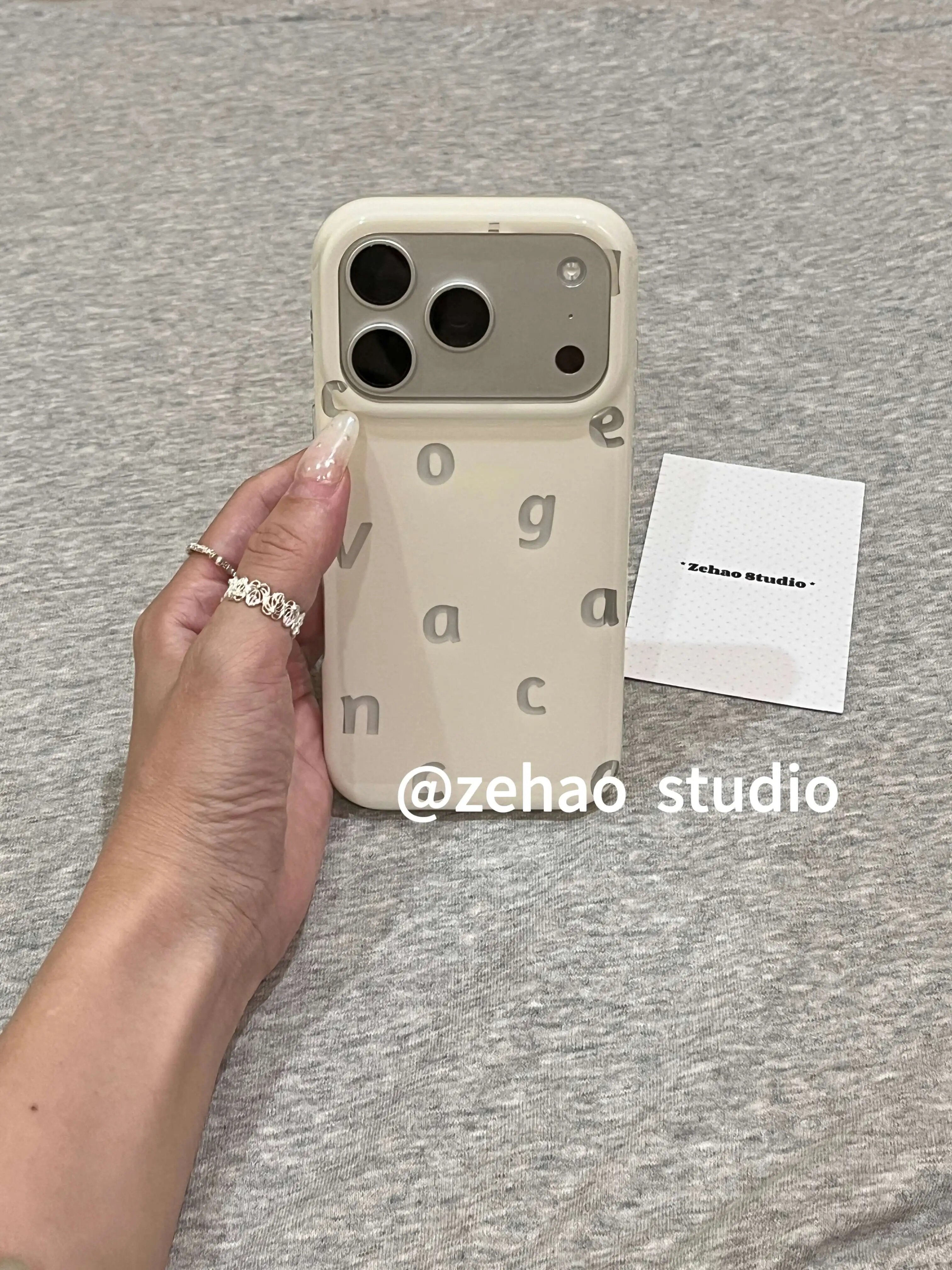 U2 韩系ins奶黄字母镂空适用于苹果17promax新款小众手机壳iphone16pro简约清新15防摔保护套