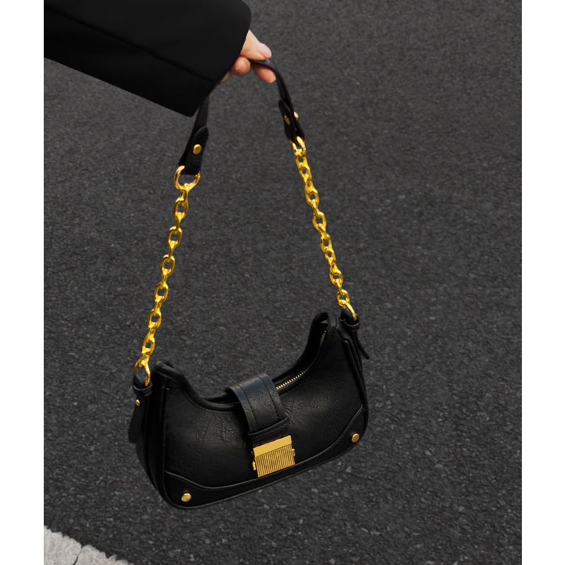 今年流行小包包女春夏百搭2024新款链条单肩腋下包女士斜挎法棍包