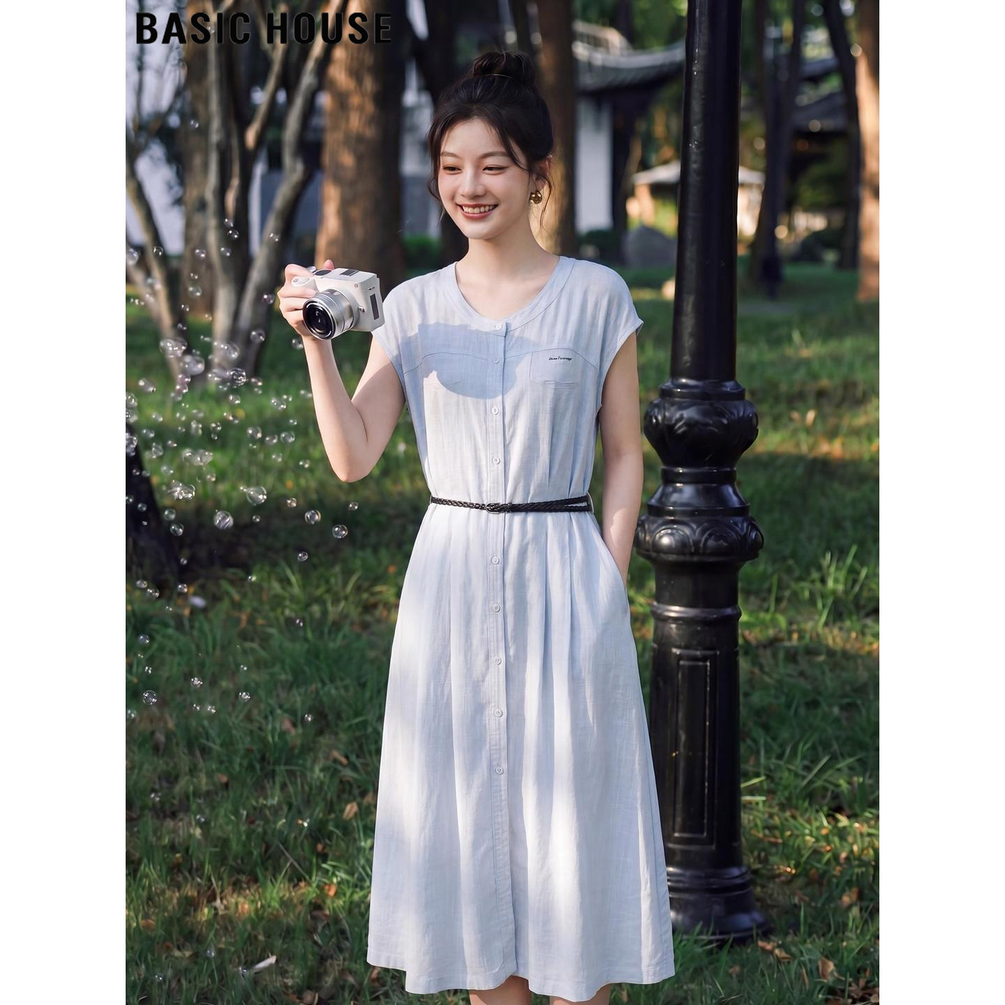 Basic House/百家好法式浅蓝色亚麻薄款连衣裙女夏季漂亮掐腰长裙
