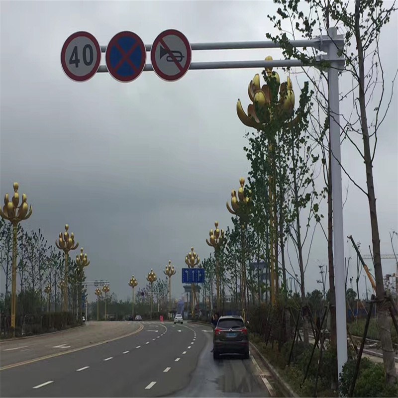 厂价直供交通信号杆 LoED交通信号灯  6.8米监控杆 毛坯八角监控