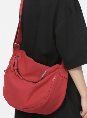 斜挎包包女款单肩包2025新款百搭学生上课大容量帆布邮差包饺子包