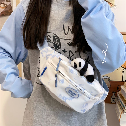 潮牌斜挎包女款胸包便捷出行