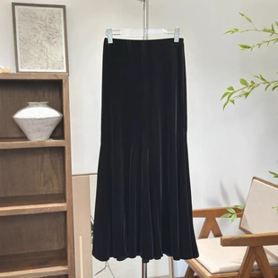 高级感黑色丝绒长裙女秋冬大裙摆半身裙高腰显瘦包臀鱼尾裙设计感