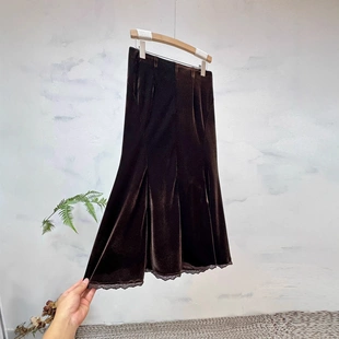 新中式丝绒蕾丝边半身裙女2025秋款爆款俏皮减龄性感高级感鱼尾裙