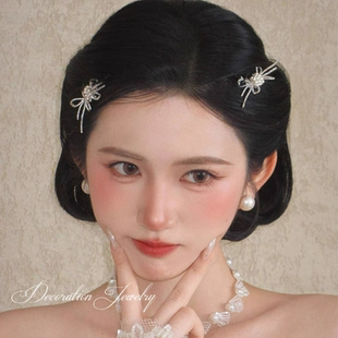 新款新娘盘发婚纱头饰复古珍珠水钻蝴蝶结发梳甜美氛围感气质大气