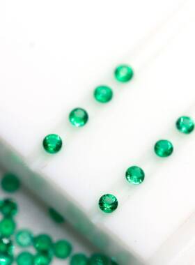 天然祖母绿阿富汗潘杰希尔绿色贵重宝石小圆点珠宝首饰镶嵌配石