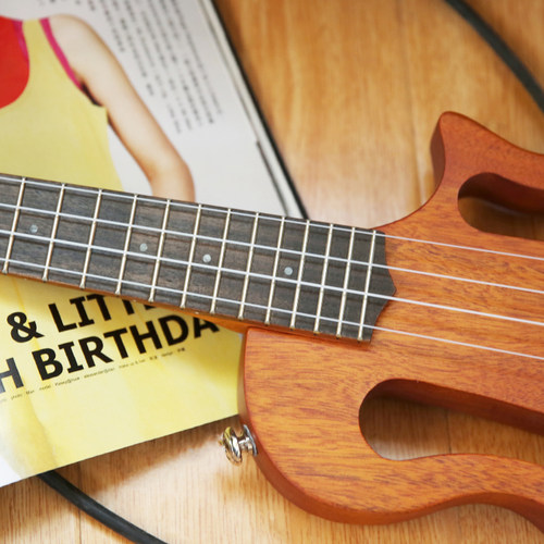 哇塞静音电尤克里里乌克里里小吉他口袋初学者学生成人女左轮吉他