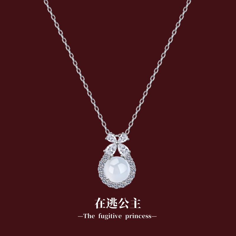 【在逃公主】S999纯银冰透白玉髓蝴蝶结项链女高级感轻奢风颈饰